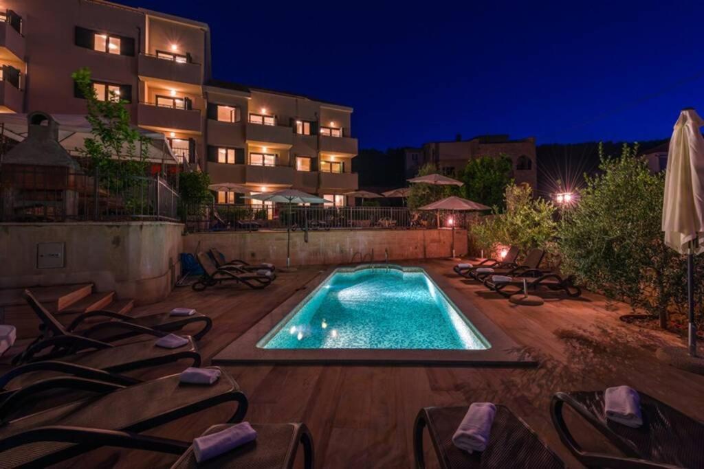 Seaesta Apartment Pool And Beach Slatine Exteriör bild