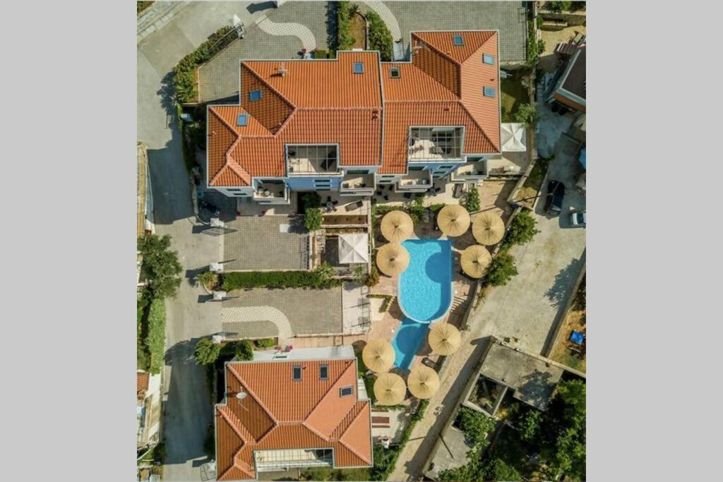 Seaesta Apartment Pool And Beach Slatine Exteriör bild